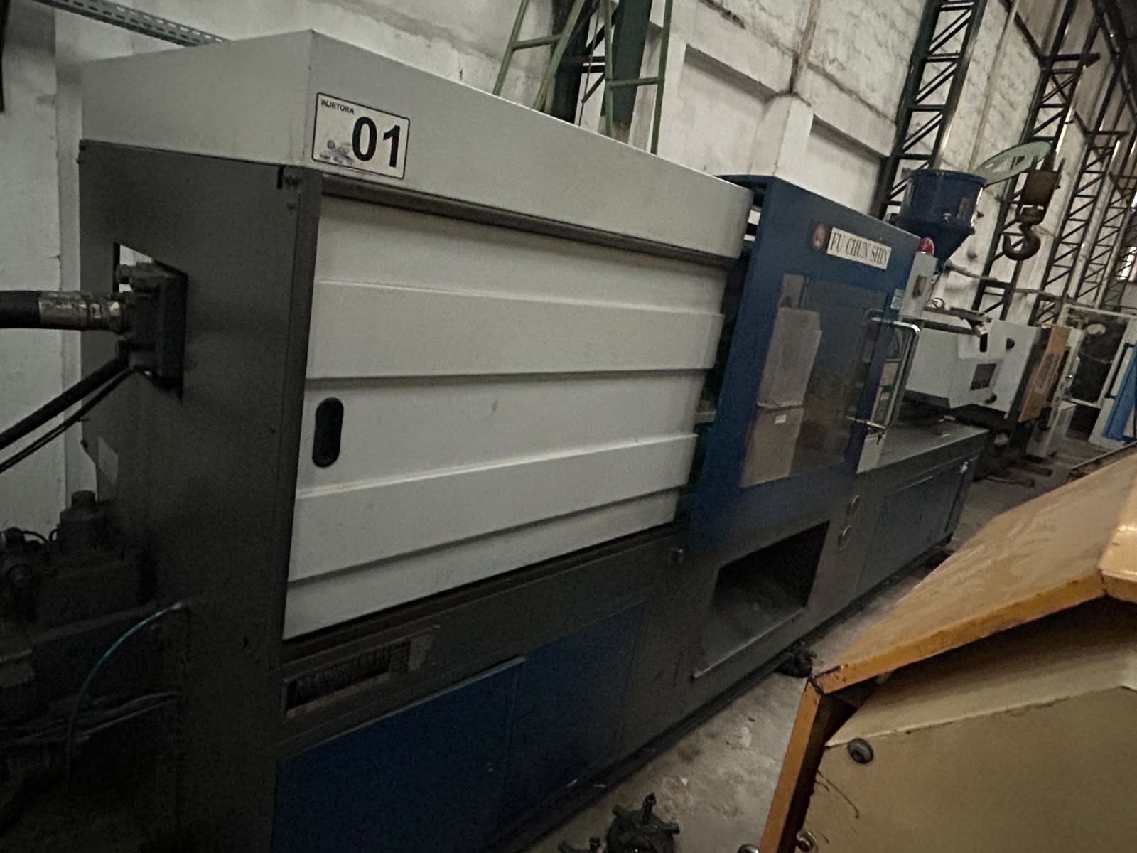 Máquina Injetora FCS 220ton, ano 2000