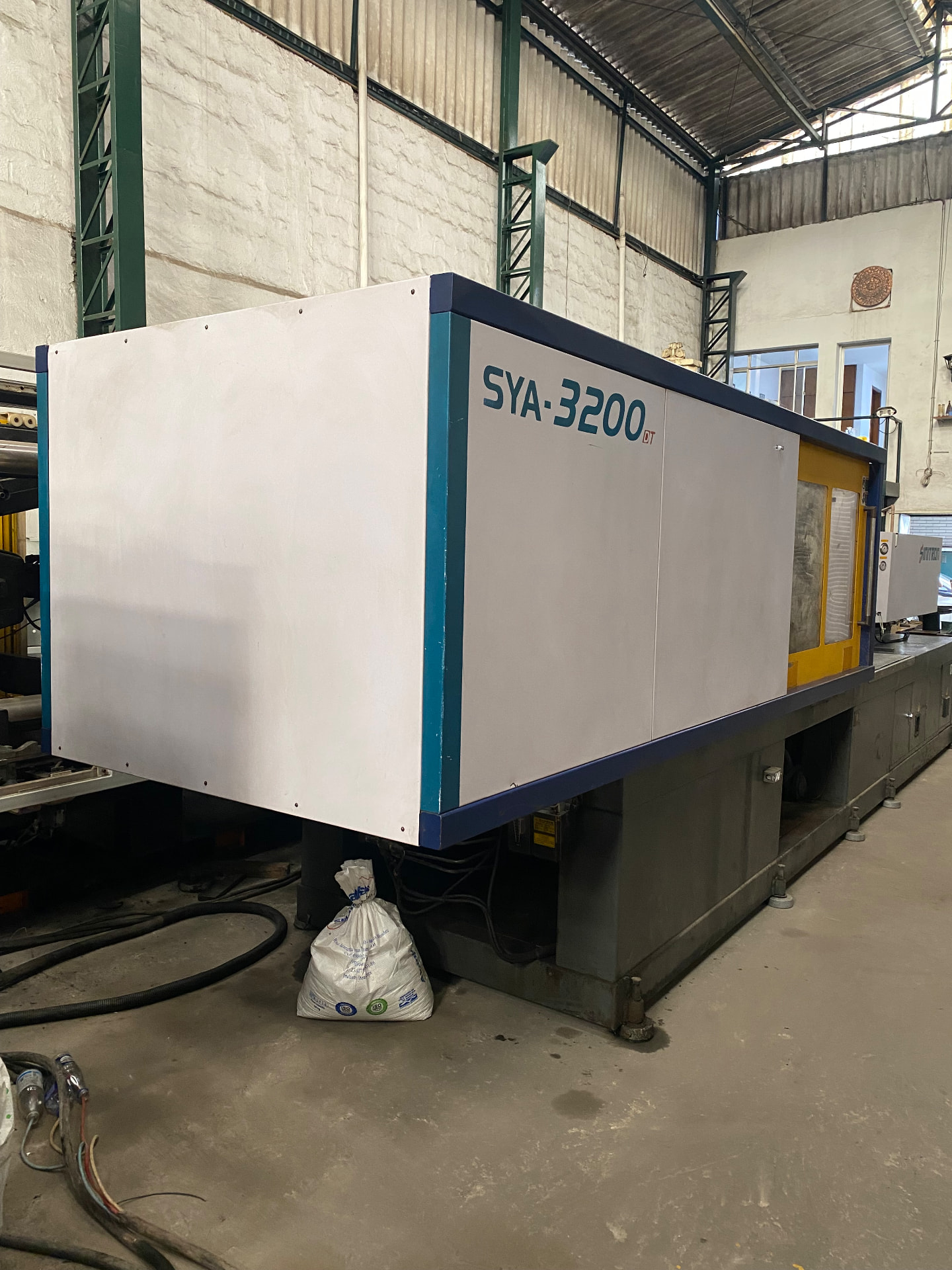 Máquina Injetora Sinitron 320ton, ano 2007, bomba variável