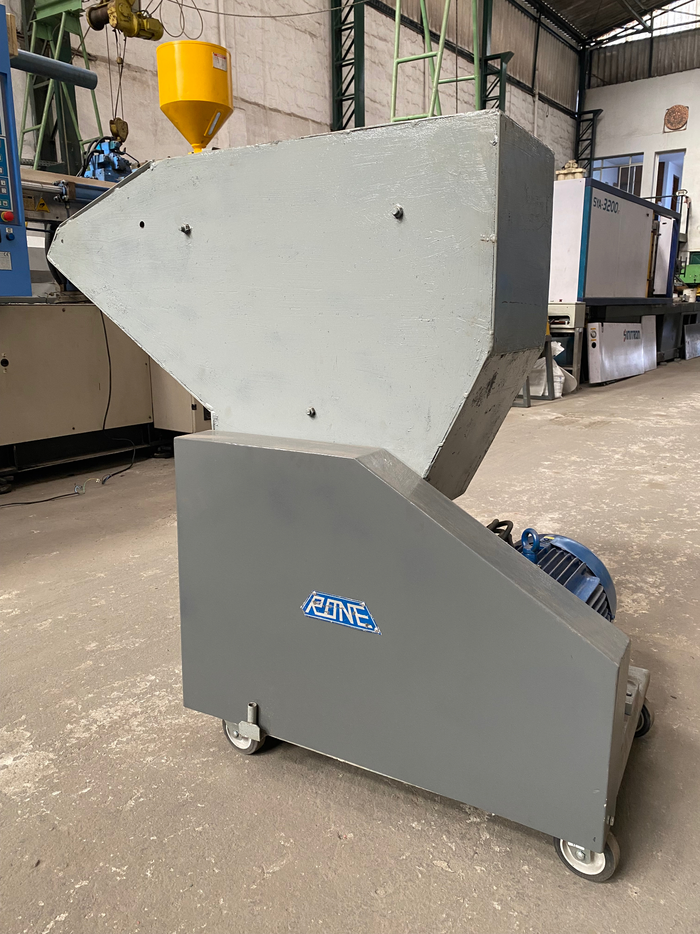 Moinho Rone "pé de máquina", 210mm de boca, Motor 5cv